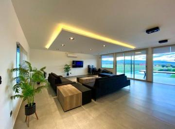 Casa · 162m² · 8 Ambientes · 1 Cochera · Venta Casa Los Reartes 3 Dorm. Amoblada