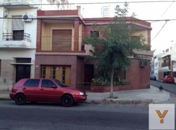 Casa · 250m² · 7 Ambientes · 1 Cochera · Casa en Alquiler - 4 Dorm. 2 Baños - 300 m² - Caballito