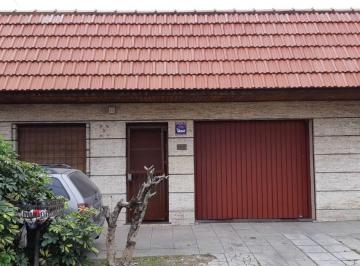 Casa de 5 ambientes, Avellaneda · Casa 5 Ambientes con Cochera en Sarandi