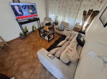 PH · 70m² · 3 Ambientes · Venta PH Al Frente, 3 Amb. Patio Terraza. Bernal