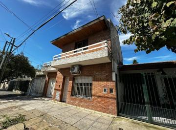 PH · 100m² · 4 Ambientes · 1 Cochera · PH Tipo Casa en Venta Loma Hermosa