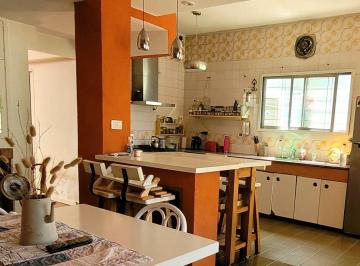 Casa · 164m² · 4 Ambientes · 1 Cochera · Venta Casa 4 Ambientes en Temperley