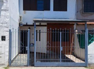 Casa · 58m² · 4 Ambientes · 1 Cochera · Venta Duplex a m de Ruta 20