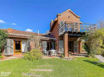 Casa · 268m² · 8 Ambientes · 2 Cocheras · Casa en Venta Villa Elisa 3 Dorm. con Parque