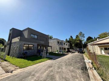 Casa · 160m² · 4 Ambientes · Venta de Casa en Barrio Los Olivos II