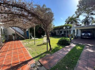Casa · 257m² · 5 Ambientes · 2 Cocheras · Retasada 3 Dorm. Alberdi Jardín 1 Cuadra Rio