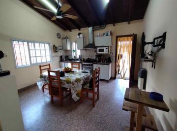 Casa · 147m² · 3 Ambientes · 1 Cochera · Venta Casa A/ Crédito 2 Dorm, Garage, Quincho, Parque