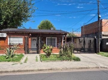 Casa · 113m² · 3 Ambientes · 2 Cocheras · Venta Casa Barrio Urquiza, 2 Dormitorio, 2 Cochera