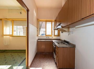 Casa · 155m² · 5 Ambientes · Venta Casa Lote Propio Multifamiliar Pompeya