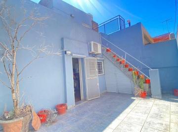 PH · 64m² · 3 Ambientes · Venta PH 3 Amb Al Fte C/patio y Terraza en Caseros