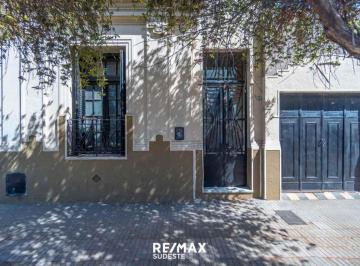 Casa · 228m² · 4 Ambientes · 1 Cochera · Venta Casa Centro Sudeste con Espectacular Lote
