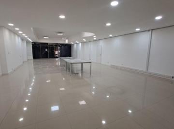 Local comercial · 621m² · Venta Local, Pb, Entrepiso, Sótano, Monserrat