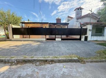 Casa · 95m² · 3 Ambientes · 1 Cochera · Casa 3 Amb Venta Patio Parrilla Garaje Nueva Merlo