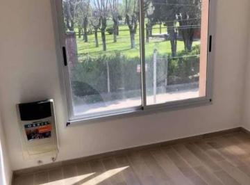 Casa · 82m² · 3 Ambientes · 1 Cochera · 2 Dúplex - 2 Dorm. - 2 Baños - 75 m² Totales - Berazategui