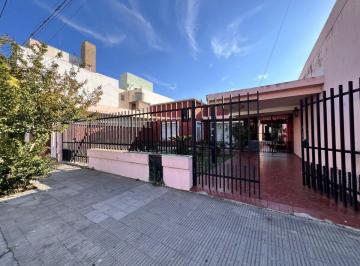 Casa · 200m² · 4 Ambientes · 1 Cochera · Casa a Reciclar con Galpon B° San Martin