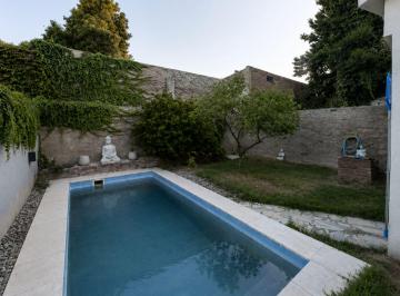 Casa · 180m² · 8 Ambientes · 2 Cocheras · Venta Casa Lanús Pileta Parrilla Terraza 2 Cochera
