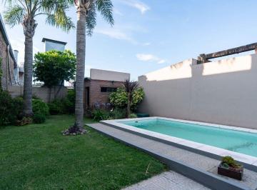 Casa · 120m² · 4 Ambientes · 1 Cochera · Casa 3 Dorm. en Venta en Berisso con Pileta