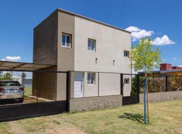 Casa · 121m² · 4 Ambientes · 1 Cochera · Casa Venta San Luis Capital Barrio Universitario
