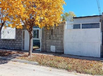Casa · 80m² · 3 Ambientes · 1 Cochera · Vendo Casa - Villa Mercedes B°500 Viv. Oportunidad