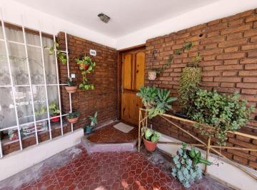 Casa · 139m² · 8 Ambientes · 2 Cocheras · Casa en Venta Godoy Cruz + Local Comercial