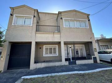 Casa · 230m² · 3 Ambientes · 1 Cochera · Venta Casa 3 Ambientes + Sum 80 Mt Moron