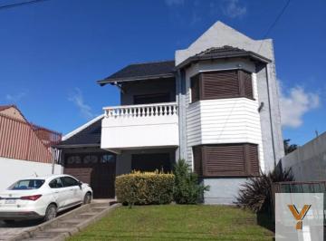 Casa · 180m² · 5 Ambientes · 1 Cochera · Casa en Venta - 4 Dorm. 2 Baños - Punta Mogotes