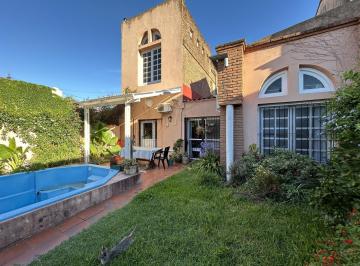 Casa · 191m² · 4 Ambientes · 1 Cochera · Casa en Venta de 3 Dorm. Jardín y Pileta en San Isidro