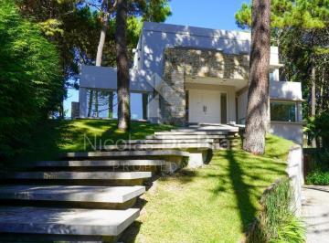 Casa · 400m² · 7 Ambientes · 2 Cocheras · Casa de 6 Dorm. en Venta en Pinamar Norte