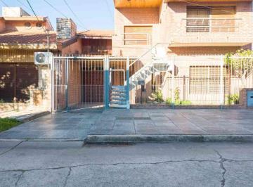 Casa · 210m² · 6 Ambientes · 3 Cocheras · Venta Casa Multifamiliar, Cochera. Don Bosco