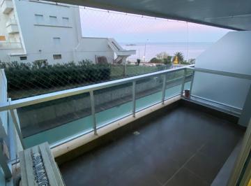 Departamento · 66m² · 4 Ambientes · 1 Cochera · Venta Apto con Renta y Garage, Rambla de Malvin