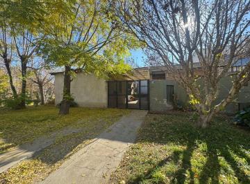Casa · 212m² · 9 Ambientes · 2 Cocheras · Casa en Venta, Bº Jardines del Rey