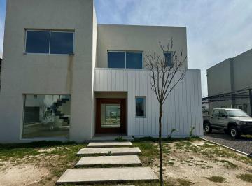Casa · 200m² · Casa en Alq. Temporario en Carpinchos, Nordelta, Tigre