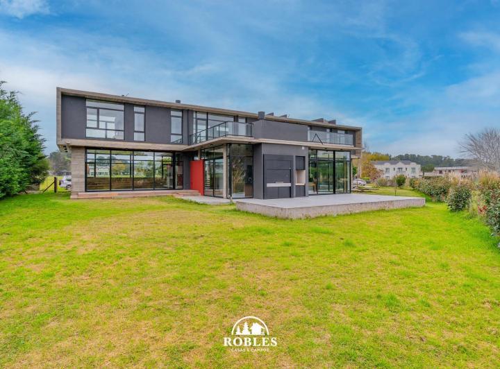 Casa · 450m² · 5 Ambientes