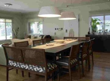 Casa · 310m² · 7 Ambientes · 5 Cocheras · Casa en Venta en La Plata