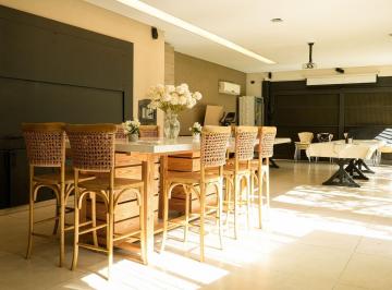 Casa · 310m² · 7 Ambientes · 5 Cocheras · Casa en Venta en La Plata