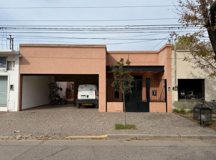 Casa · 276m² · 5 Ambientes · 2 Cocheras