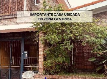 Casa · 215m² · 8 Ambientes · 3 Cocheras · Importante Casa Zona Centrica