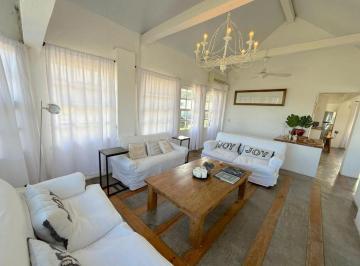 Casa · 500m² · 5 Ambientes · 2 Cocheras · Casa en Montoya