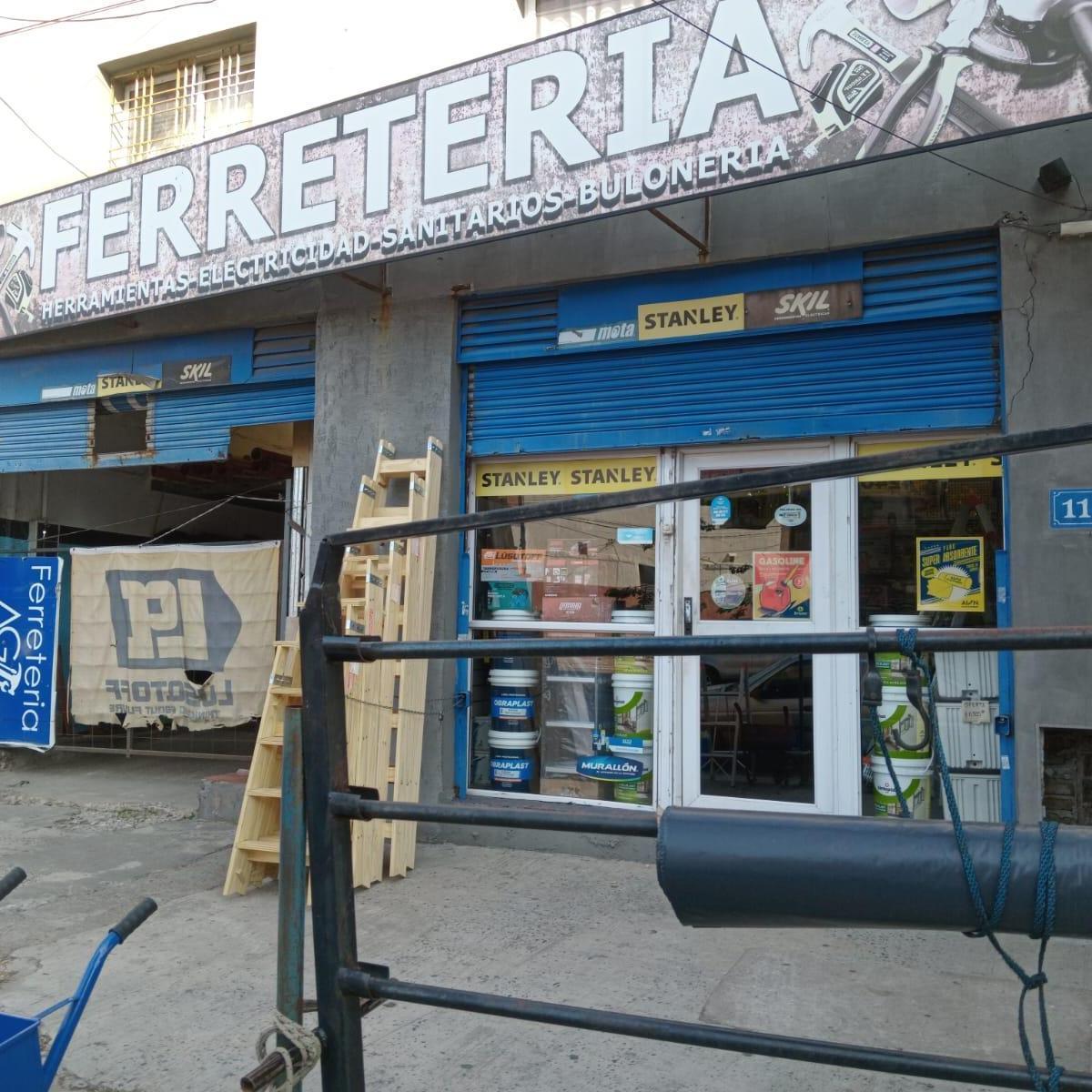 Maximo Paz al 100,  Lanús Oeste, Lanús