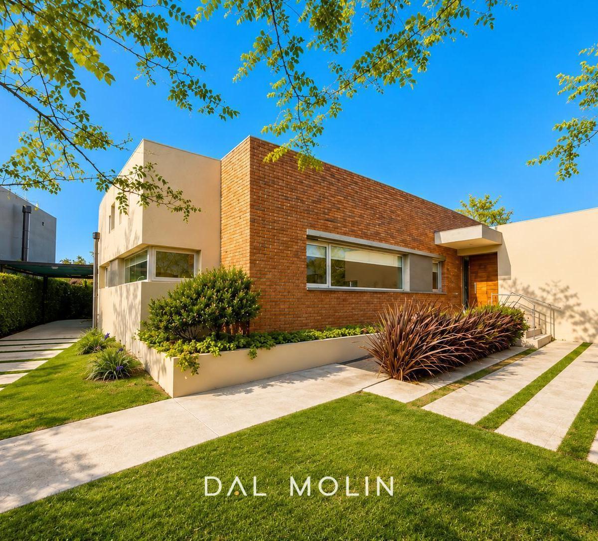 Casa 4 amb, 157m² con parque y pileta — Arenas del Sur