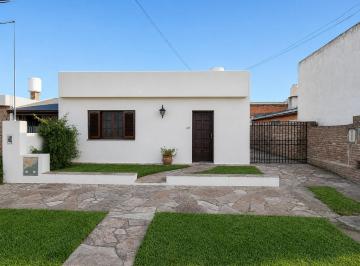 Casa de 3 ambientes, Capitán Sarmiento · Casa en Venta Dos Dorm. Capitan Sarmiento
