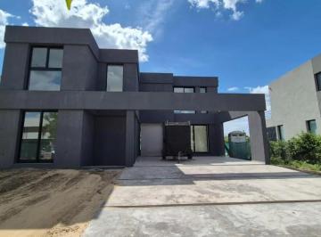 Casa · 200m² · 4 Ambientes · 4 Cocheras · Casa en Venta en El Cantón Puerto, El Cantón, Escobar