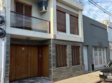 Casa de 6 ambientes, San Nicolás de los Arroyos · Hermosa Casa Céntrica, Amplia y en Excelente Estado