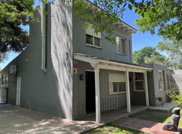 Casa · 130m² · 4 Ambientes · Casa en Barrio Pellegrini 2