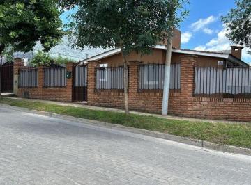 Casa de 3 ambientes, Villa Carlos Paz · Excelente Chalet + Galpon Barrio Playas de Oro a m de La Plaza Central