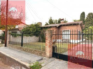 Casa · 170m² · 4 Ambientes · 4 Cocheras · Casa en Inmejorable Zona en Adrogue