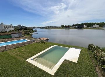 Casa · 216m² · 6 Ambientes · 4 Cocheras · Venta Casa 4 Dorm Jardín y Pileta con Vista a La Laguna en Santa Ana, Villanueva