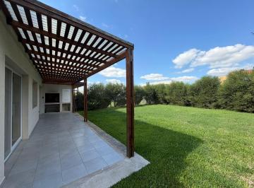 Casa · 85m² · 3 Ambientes · 1 Cochera · Casa en Alquiler en Casas de San Patricio, Villanueva, Tigre