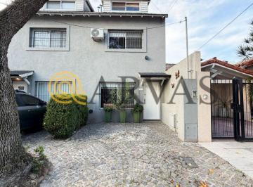 Casa de 4 ambientes, San Fernando · Triplex en Victoria - 2 Dorm - Jardín y Galería - Playroom
