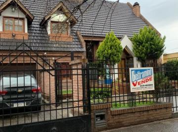 Casa · 380m² · 6 Ambientes · 4 Cocheras · Venta Chalet 5 Dorm. Merlo Pileta Centro